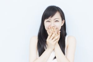 笑う女性